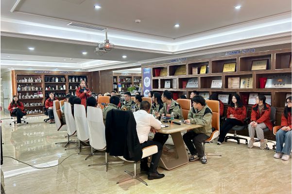 المعرفة بمنتجات السنة ومهارات العمل التي عقدت في مكتب شنتشن